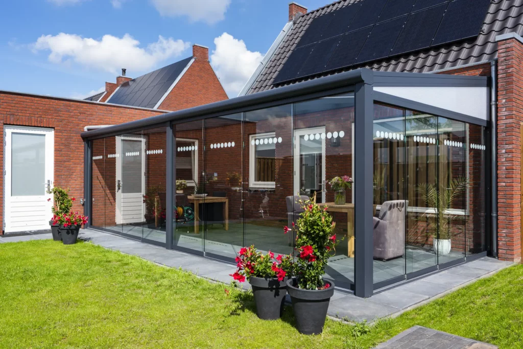 Auvent aluminium BOSCO avec parois vitrées coulissantes